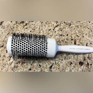 New Cricket Ultra Smooth Coconut Thermal 390 Round Brush